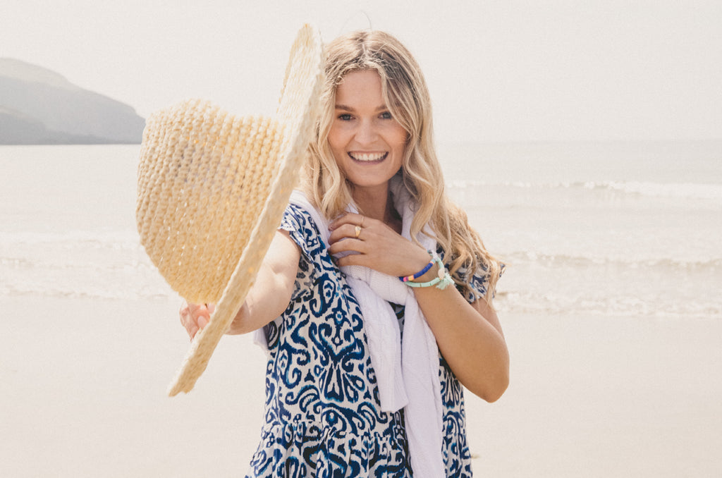 The best and quickest way to change up an outfit. Add one of our great looking scarfs. Soft warm ones from Rino Pelle or lightweight, summery Aloft ones.